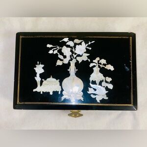 Black Lacquered Jewelry Box with Inlay Design. Vintage (1960-70’s)